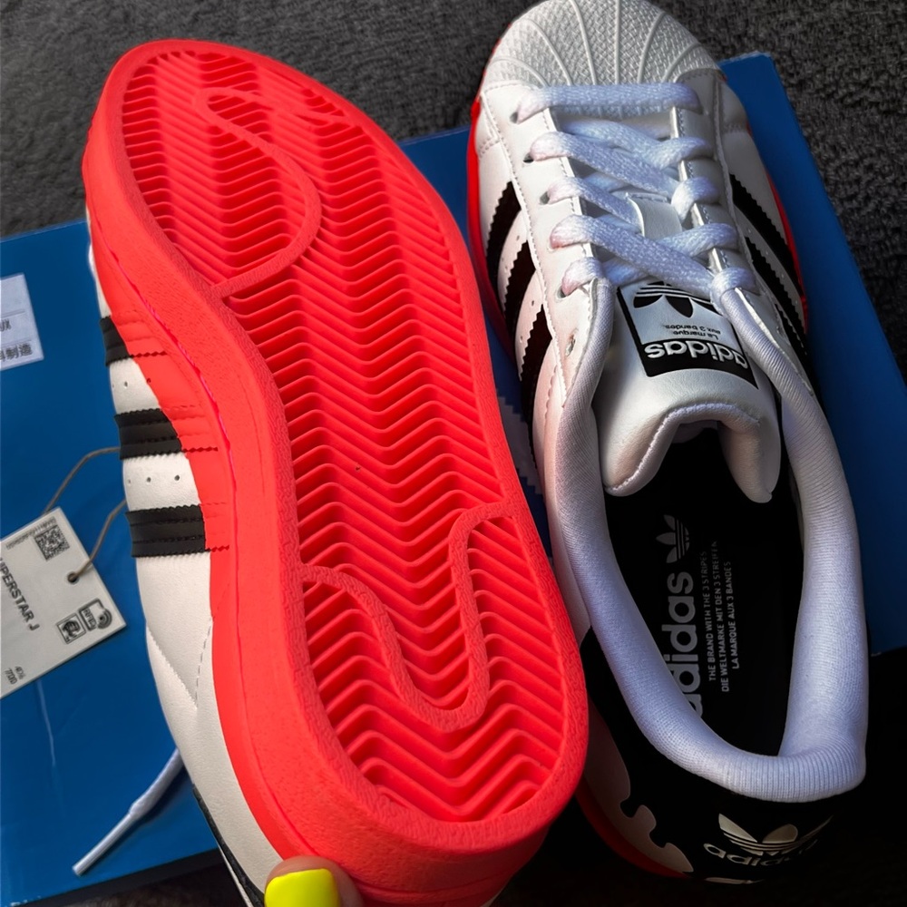 Size 5 paint drip Adidas pink bottoms